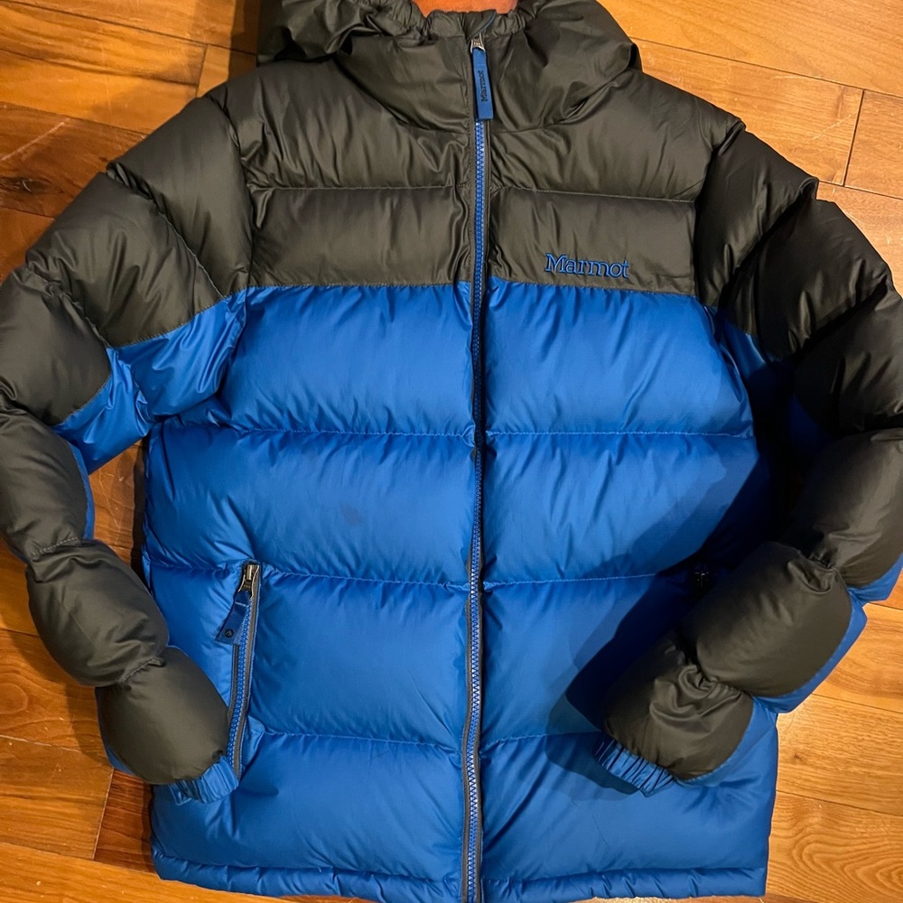 Marmot Boys : Blue and Black Puffer Jacket - 700 fill